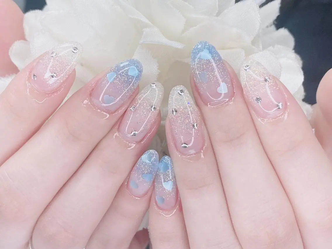 ネイル グラデーション ハート ホログラムネイル ラメ(グリッター) ラメグラデーション ハンドネイル Ｎail Ｓalon ertiのネイルデザイン