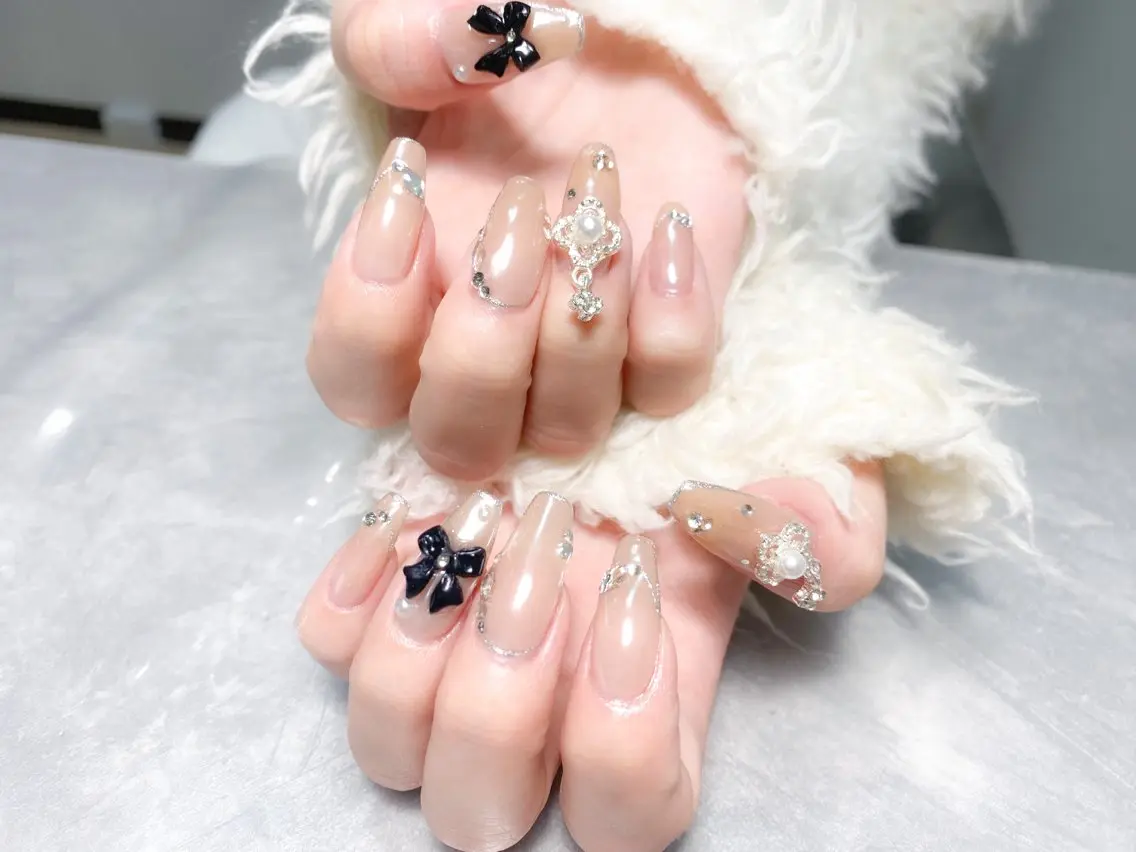 ネイル アートネイル フレンチネイル ジェルネイル ガラスフレンチ 韓国ネイル ハンドネイル SALON yc.hacciのマツエク・マツパデザイン
