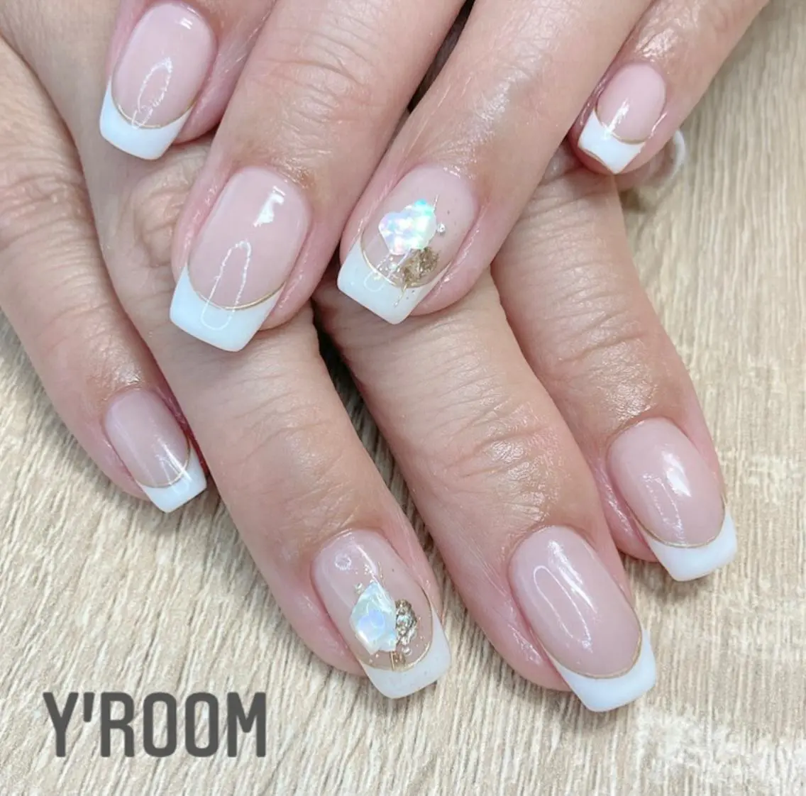 ネイル オーロラネイル フラッシュネイル フットネイル フレンチネイル ジェルネイル ハンドネイル YUKA （ネイリスト）のネイルデザイン