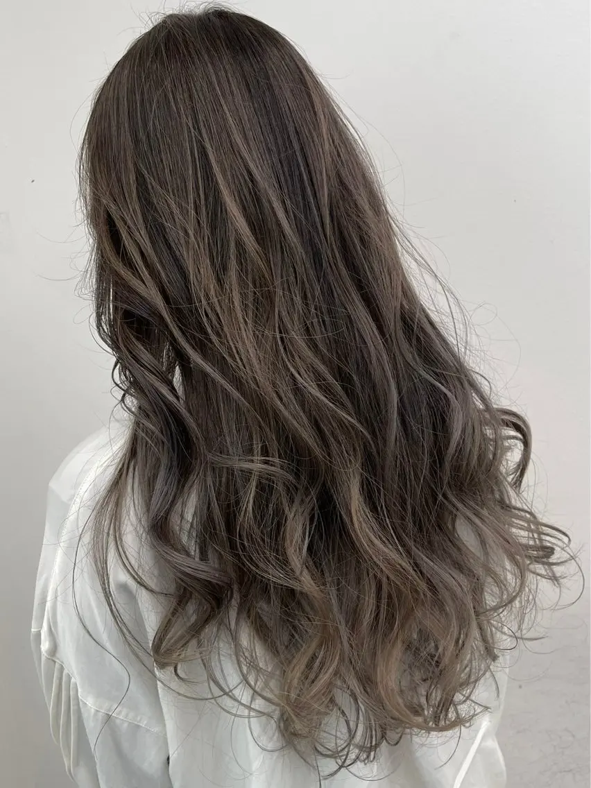 セミロング ハイライト 艶カラー NATSUKIのヘアスタイル
