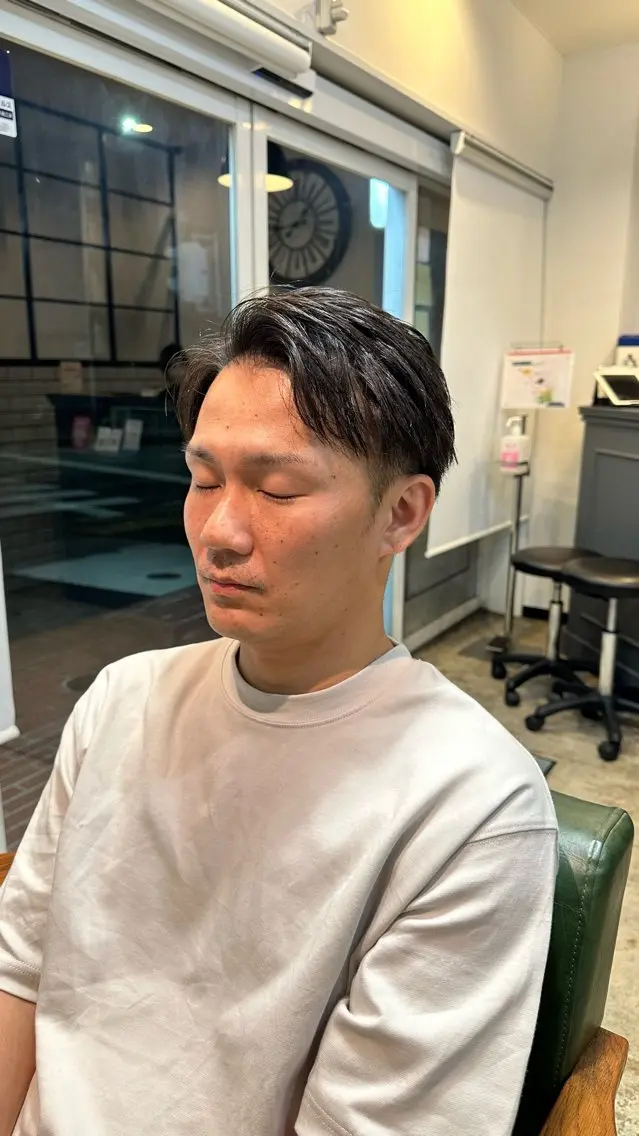 ショート メンズ センターパート ツーブロック 刈り上げ メンズ専門 Ryukiのヘアスタイル