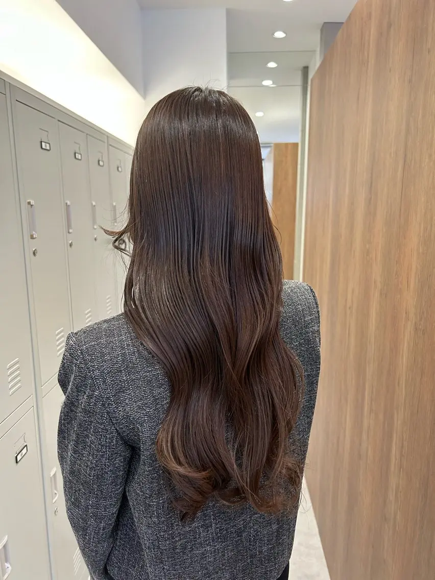 ロング カット ヘアカラー 鳥越 彩乃のヘアスタイル