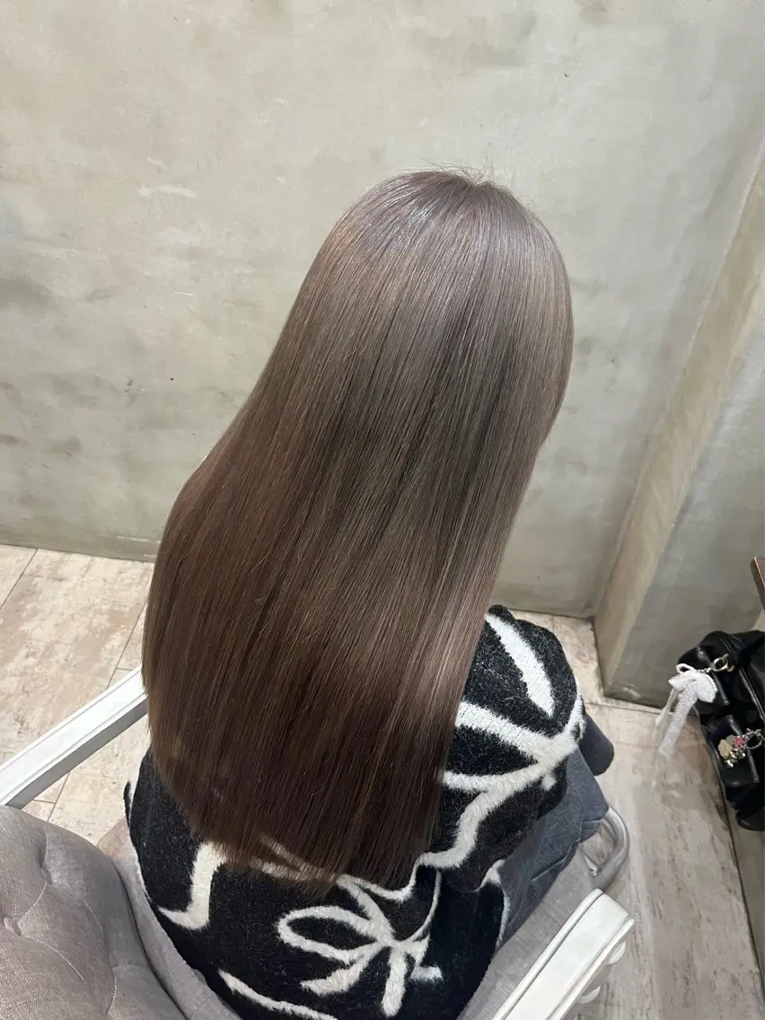 ロング カラー グレージュ ラベンダーカラー ラベンダーグレージュ ラベンダーグレー ヘアカラー トリートメント 艶髪/ハイトーン/ ヘアセット/モエノのヘアスタイル