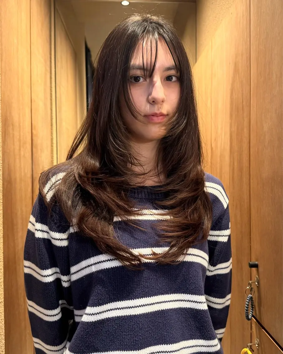 ロング カット hina 🛋️ブリーチカラーのヘアスタイル