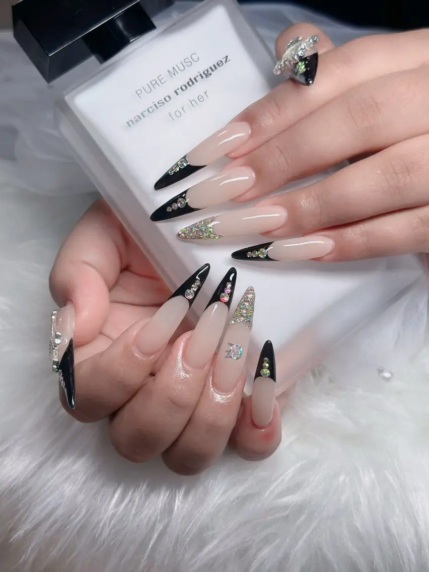 ネイル フレンチネイル ジェルネイル ガラスフレンチ ハロウィン ハート ハンドネイル H.baby Nail Salonのネイルデザイン