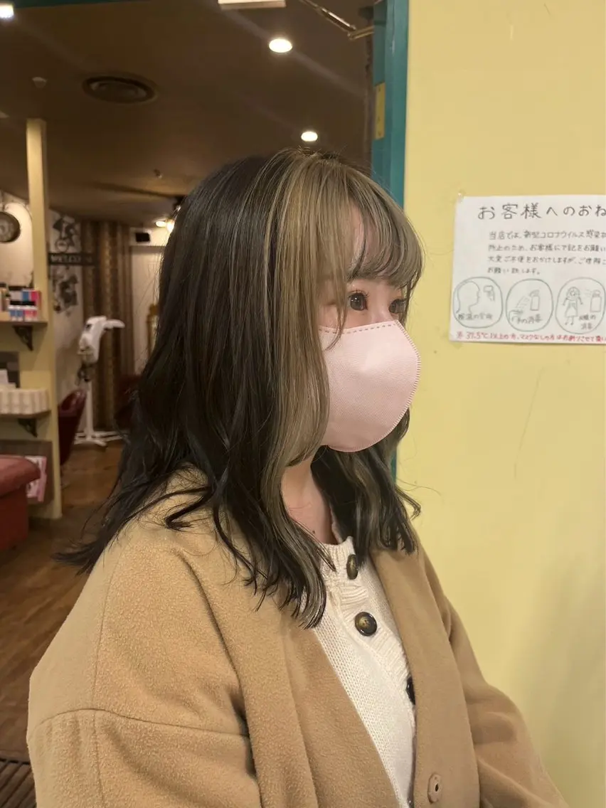 ミディアム カラー 佐々木 優衣のヘアスタイル