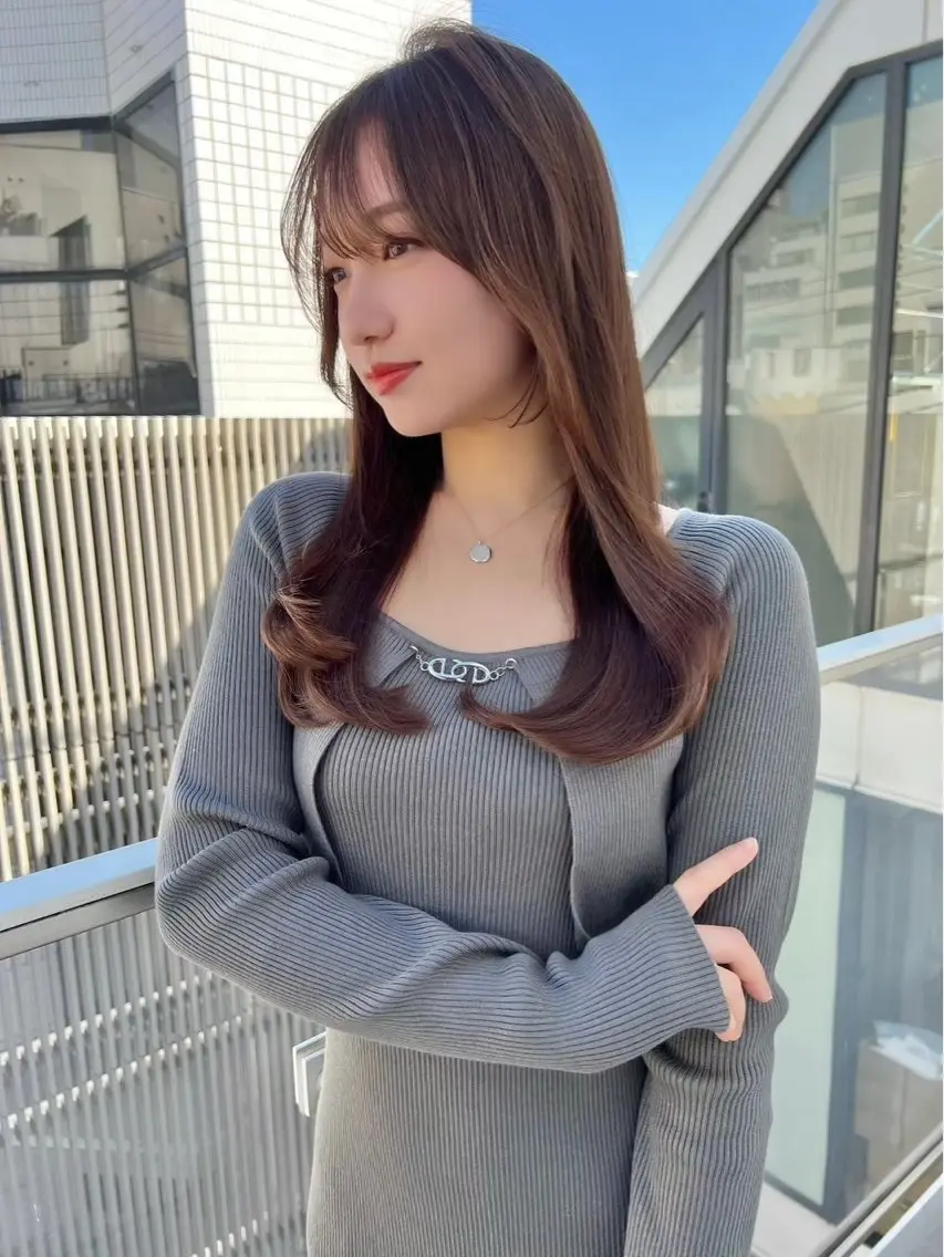 セミロング レイヤーカット シースルーバング 外ハネヘア カット ヘアカラー トリートメント 小顔レイヤー/顔周り 艶髪カラー/金山のヘアスタイル