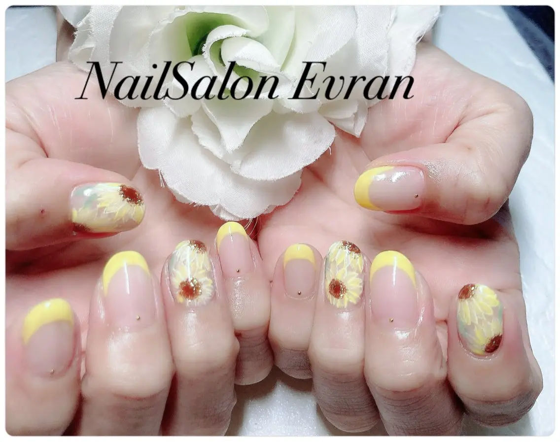 ネイル アートネイル フレンチネイル ジェルネイル マグネットネイル 持ち込み ハンドネイル Nail salon Evranのネイルデザイン