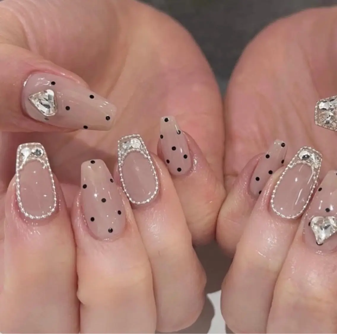 ネイル アートネイル フットネイル フレンチネイル ガラスフレンチ ハート Queeens nailのネイルデザイン