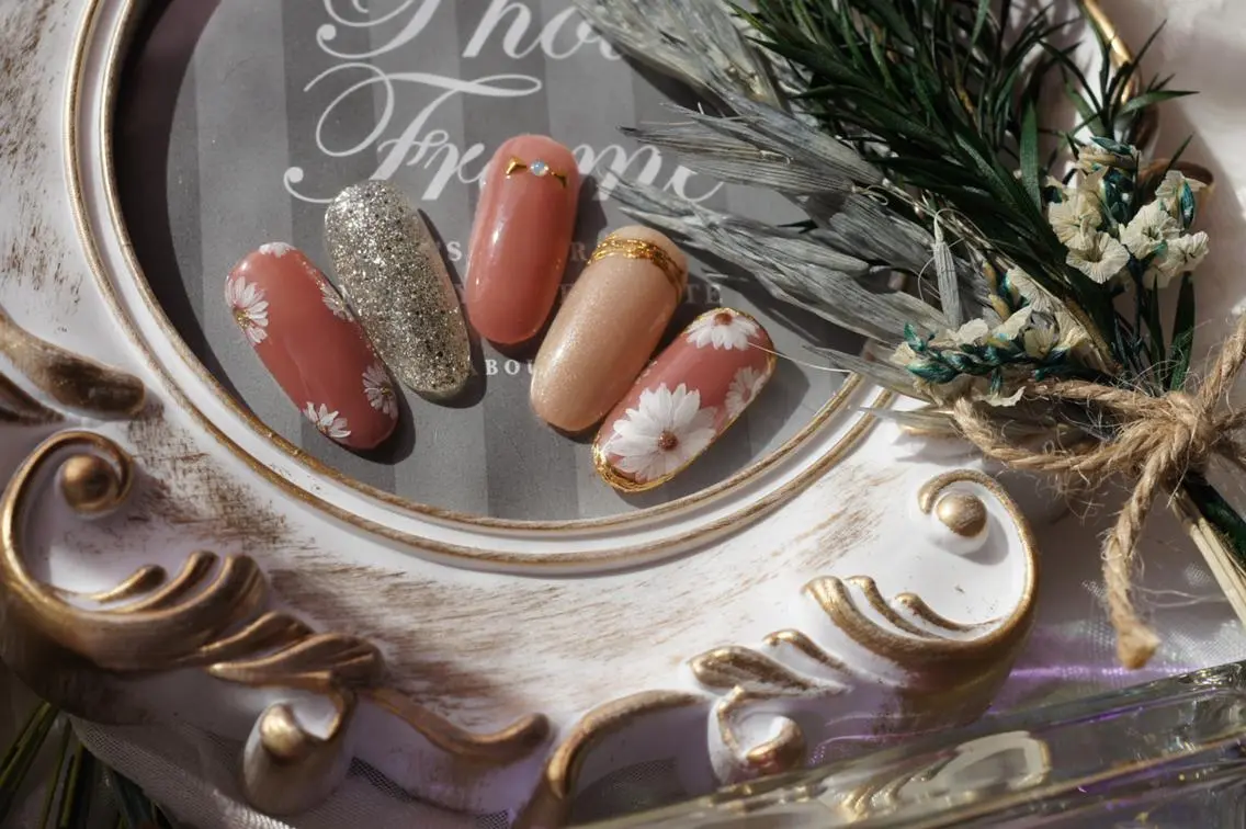 ネイル フラワーネイル ラメ(グリッター) nails muu まゆのネイルデザイン