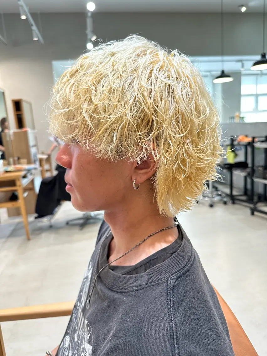 カラー メンズ メンズブリーチ メンズウルフカット ブリーチ ブロンド ウルフカット カット ヘアカラー パーマ 永野真也 透明感カラー🪞のヘアスタイル