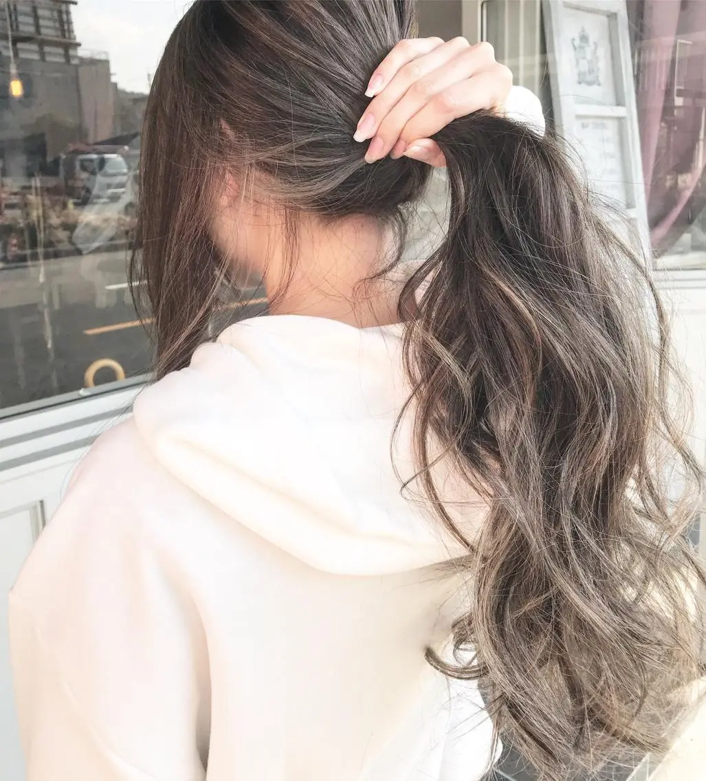 ロング カラー ヘアアレンジ バレイヤージュ ベージュカラー ブリーチ グラデーションカラー ハイライトカラー Mariana/ 鶴原-ハイライトのヘアスタイル