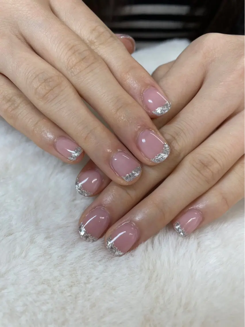 ネイル フレンチネイル ガラスフレンチ シルバー ハンドネイル ハンドケア Epokku ネイルサロンのネイルデザイン