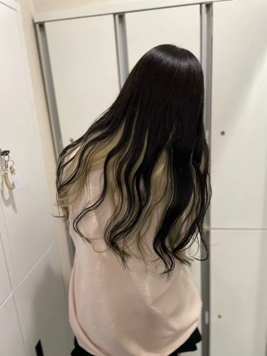 ロング カラー ブリーチ ブロンド ケアブリーチ ホワイトブロンド トリートメント ハイトーン/レイヤー 似合わせ・ユキノのヘアスタイル