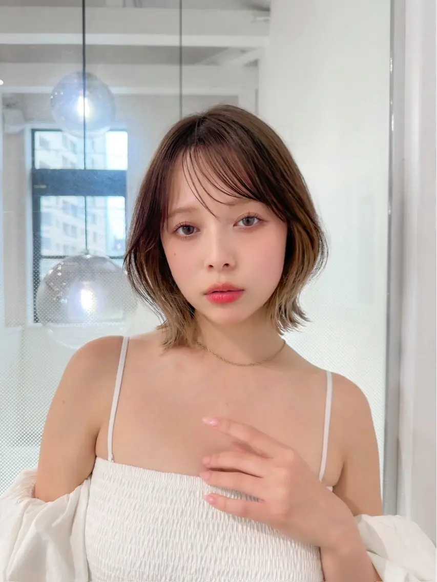 ショート ボブ くびれヘア レイヤー縮毛矯正 カラー/虎白のヘアスタイル