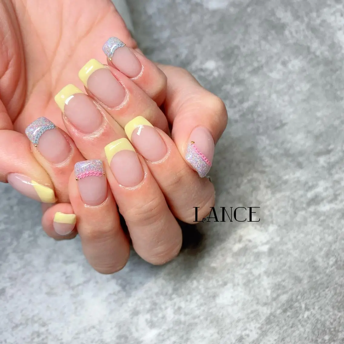 ミディアム ネイル オーロラネイル フレンチネイル キラキラネイル シンプルネイル 春ネイル ハンドネイル Lance nailのネイルデザイン