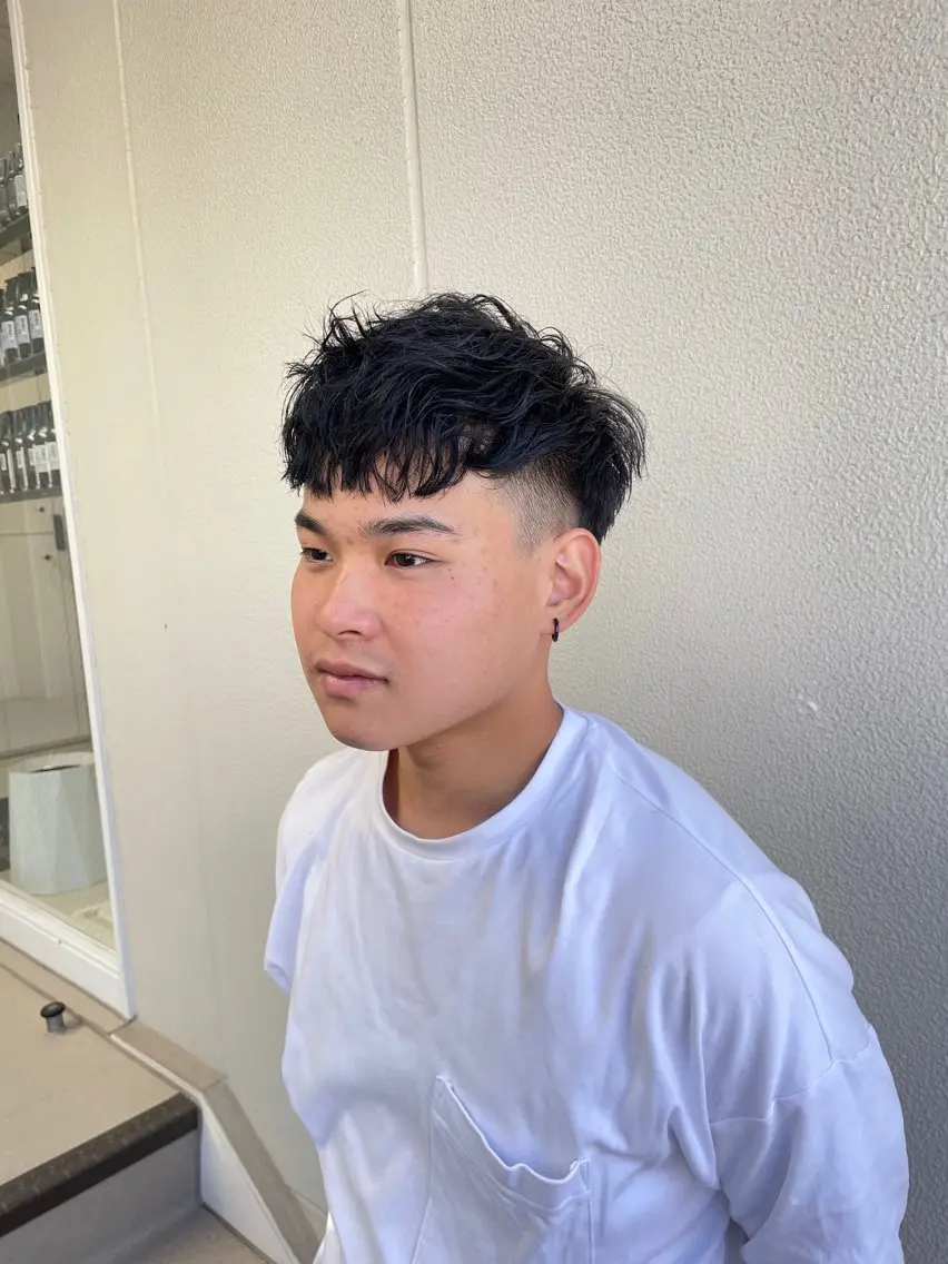 ショート パーマ ヘアアレンジ メンズ スペインカール カット トリートメント ヘッドスパ ヘアセット 艶カラー✨縮毛矯正✨ 翁長孝輔のヘアスタイル