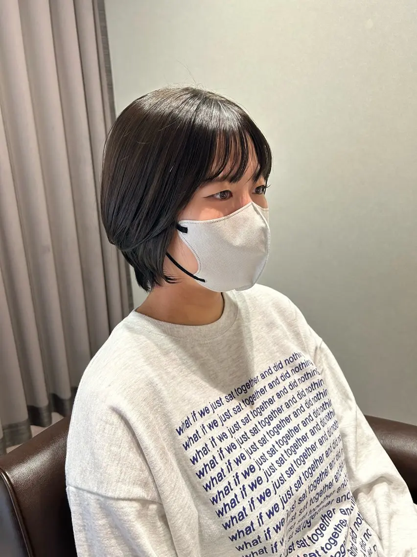 ショート カラー 川筋 桃果のヘアスタイル