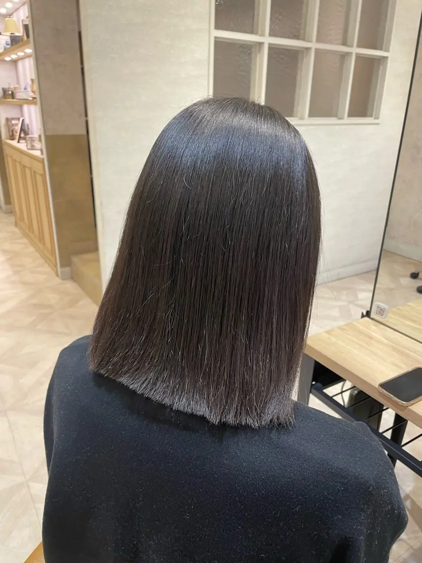 ミディアム 切りっぱなしロブ 透明感カラー 🩶🩵🩷AIRIのヘアスタイル