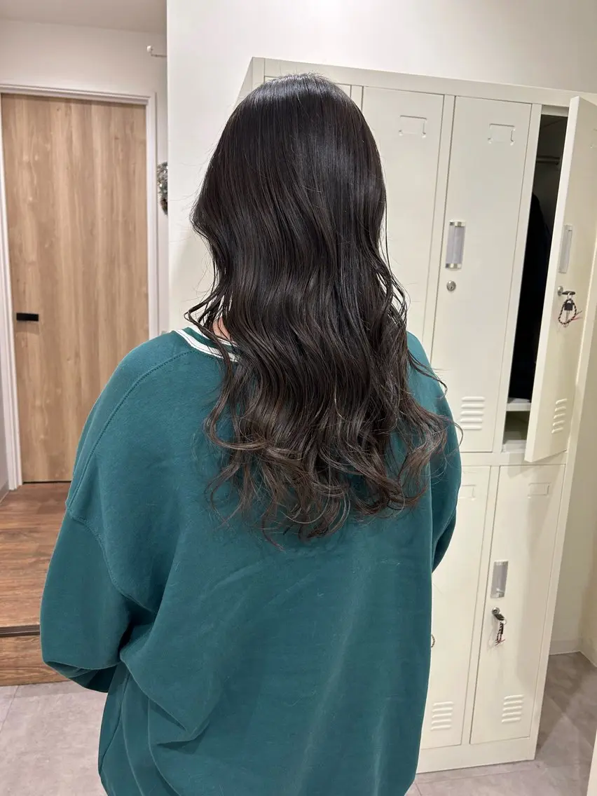 ロング カラー アッシュ アッシュグレー アッシュグレージュ ダブルカラー グレージュ カット ヘアカラー トリートメント ボブ/ハイトーン 福生Radix 下田のヘアスタイル