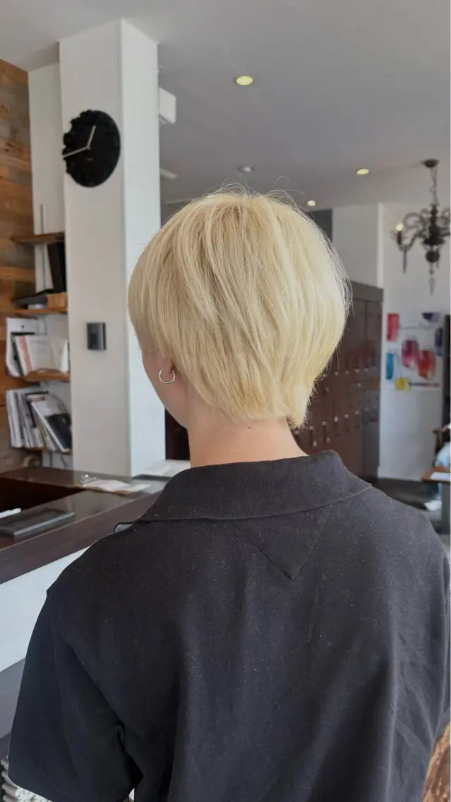 カラー メンズ メンズブリーチ マッシュ ブリーチ 抜きっぱなしブロンド ブロンド ヤスダ ホノカのヘアスタイル