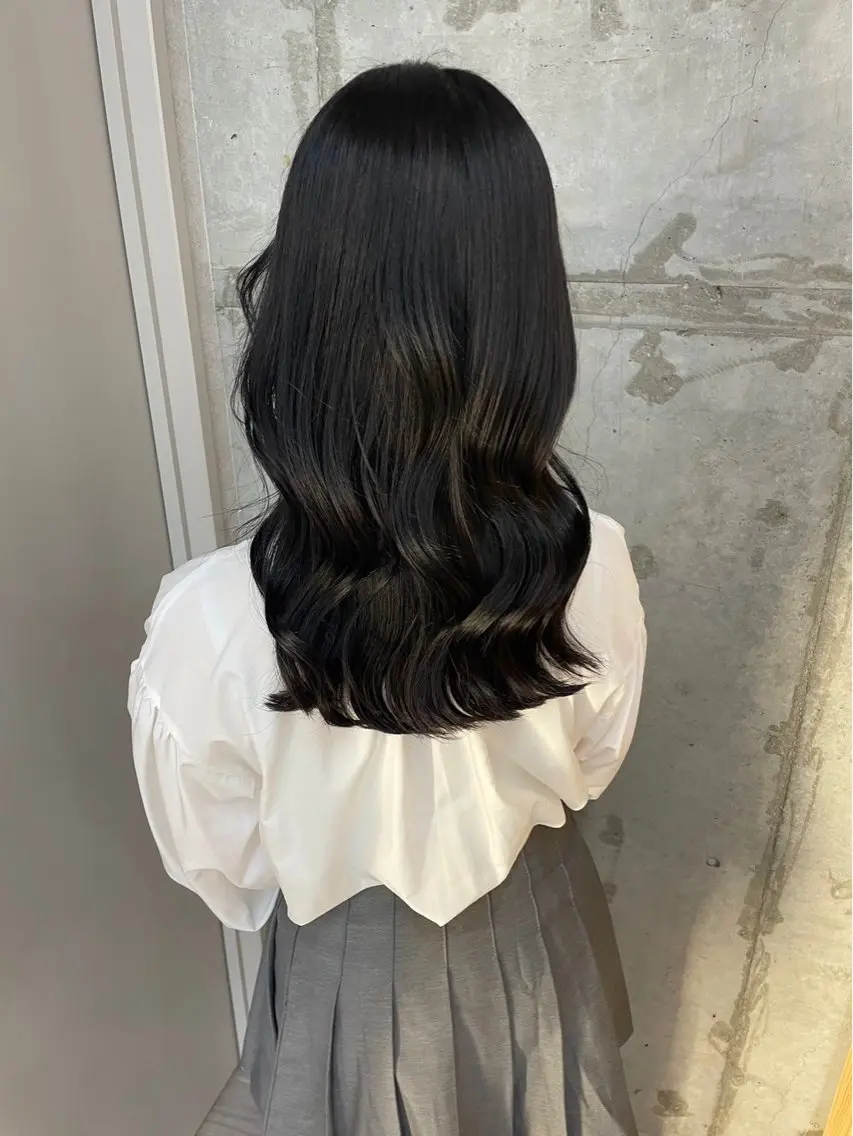 カラー 黒髪 ブルーカラー ブルーブラック 透明感カラー グレージュ 韓国🇰🇷レイヤー 似合わせ顔まわりのヘアスタイル