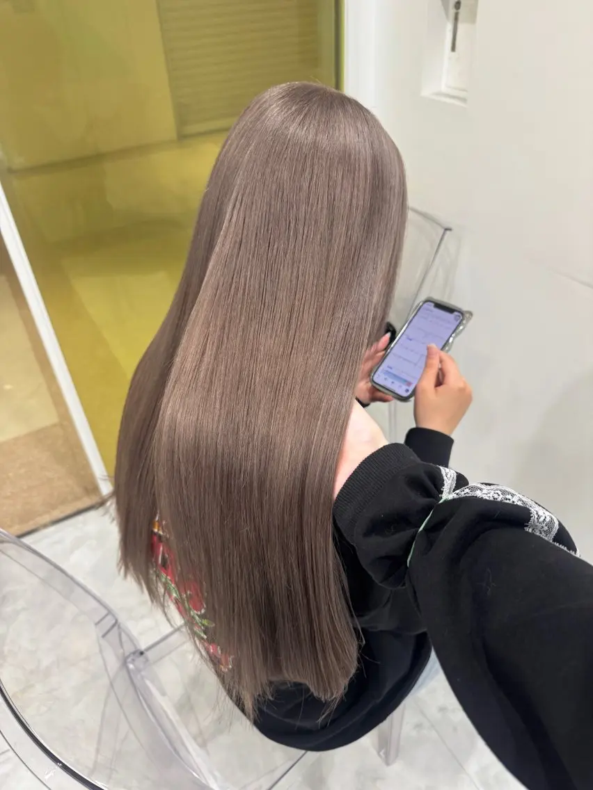 カラー ミルクティーベージュ 🤍Yumeのヘアスタイル