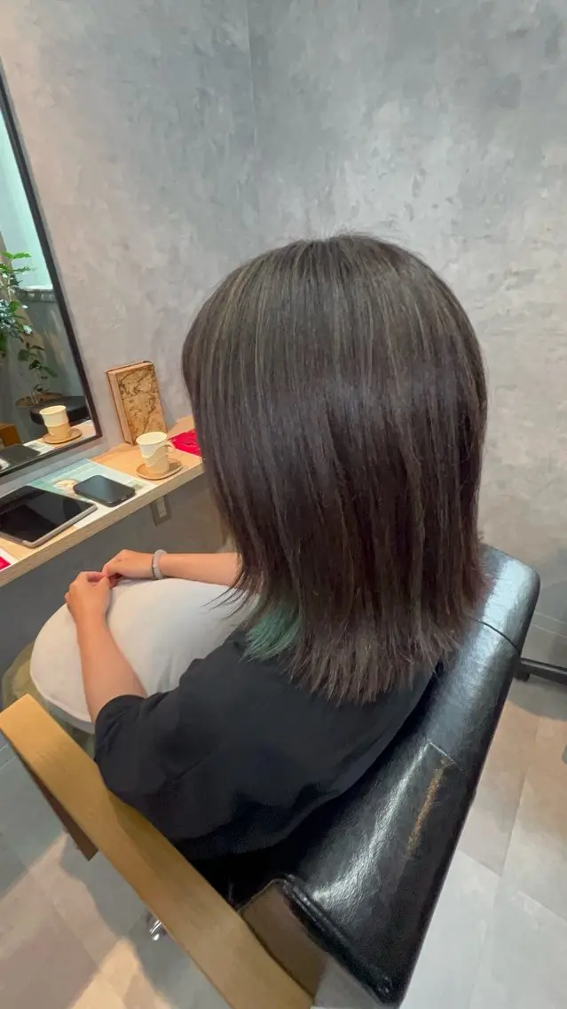 ミディアム ヘアカラー motoトップカラー リスト/ブリーチカラのヘアスタイル