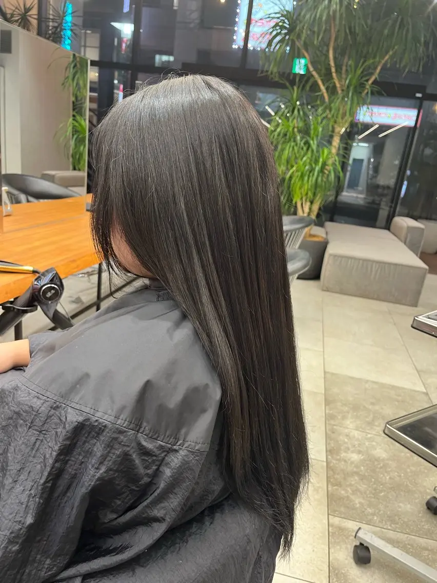 セミロング カラー カット ヘアカラー 縮毛矯正🌟カラー 🍵いいじま🫖のヘアスタイル
