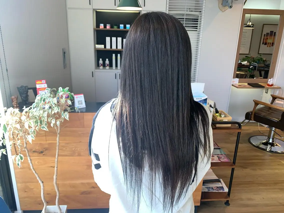 ロング カラー アッシュ グレージュ ヘアカラー トリートメント ツキダテ ユイのヘアスタイル