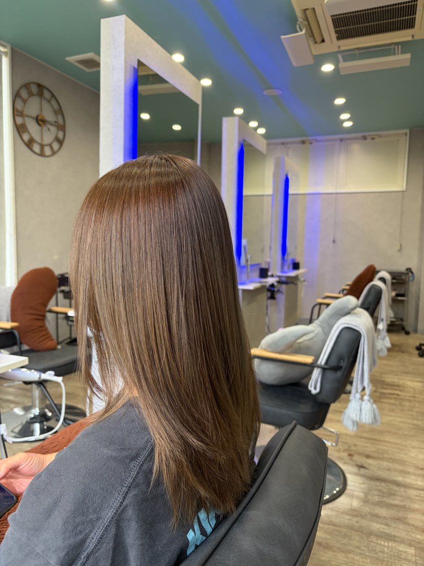 セミロング カラー ベージュカラー オリーブベージュ ヘアカラー 小林 涼那のヘアスタイル