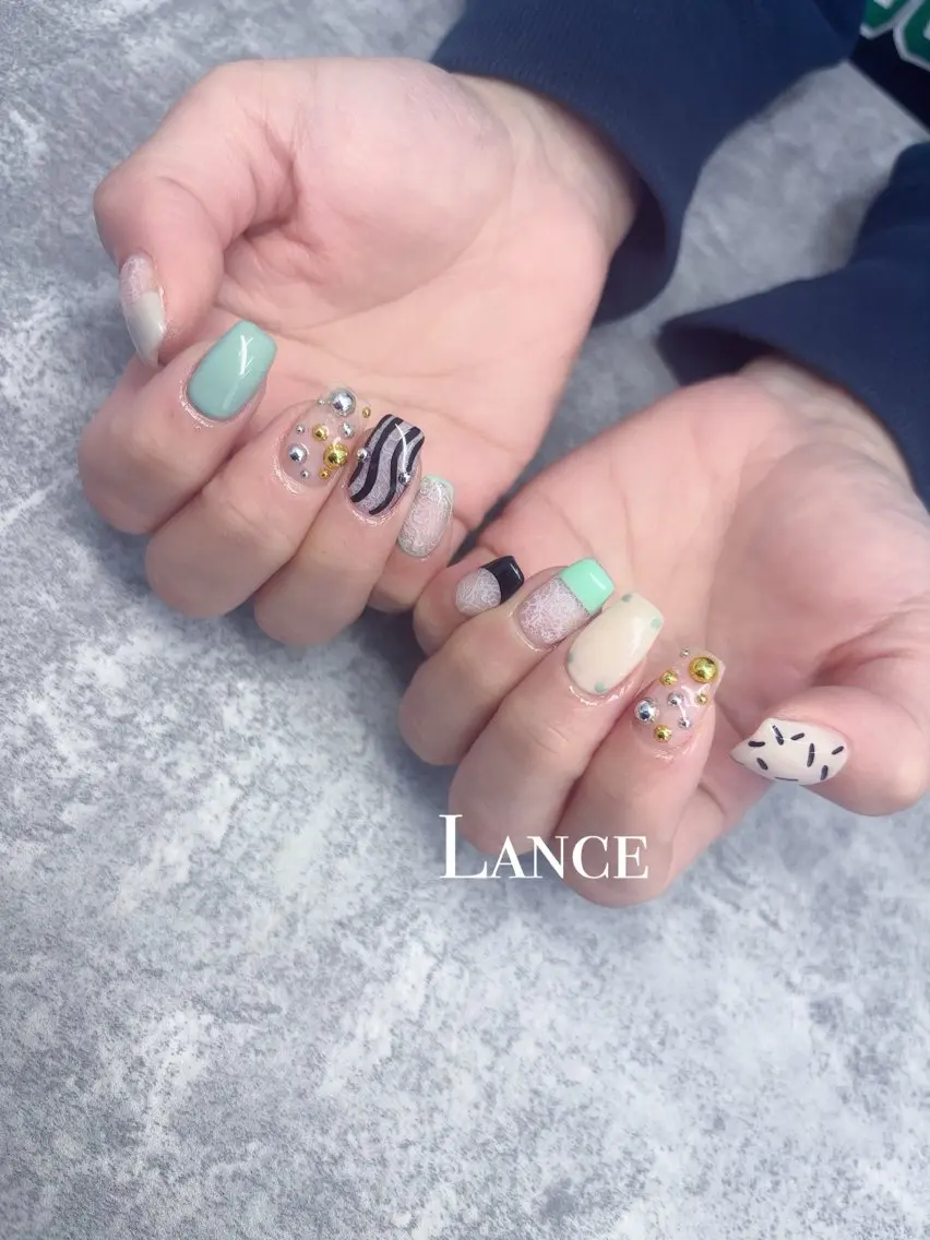 ネイル オーロラネイル ドット フットネイル 氷ネイル・うるうるネイル キラキラネイル ハンドネイル Lance nailのネイルデザイン