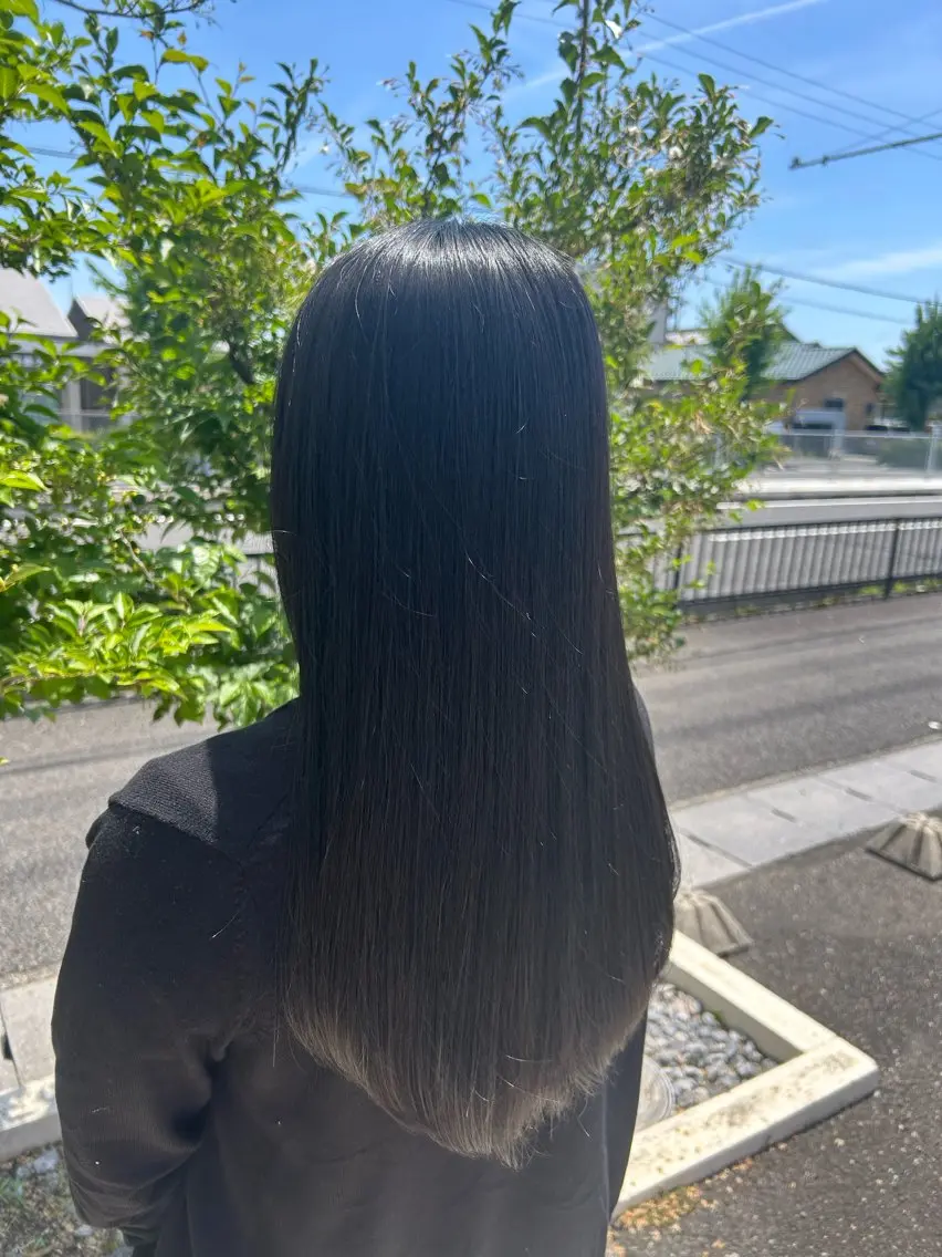 カラー 黒髪 ブルーカラー ブルーブラック ヘアカラー 髙木 碧唯のヘアスタイル