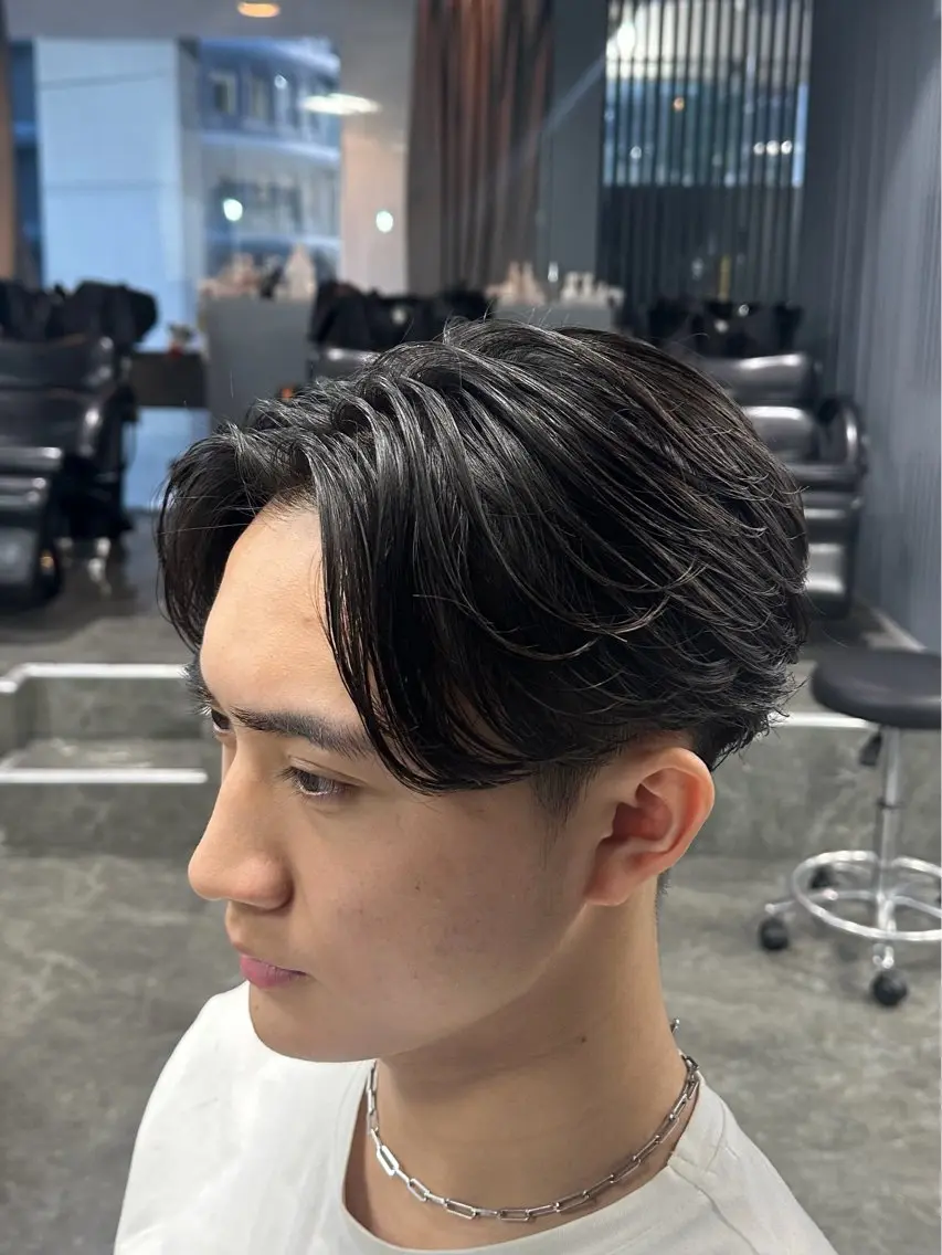 パーマ メンズ 梅田/センターパート 山下学偉のヘアスタイル