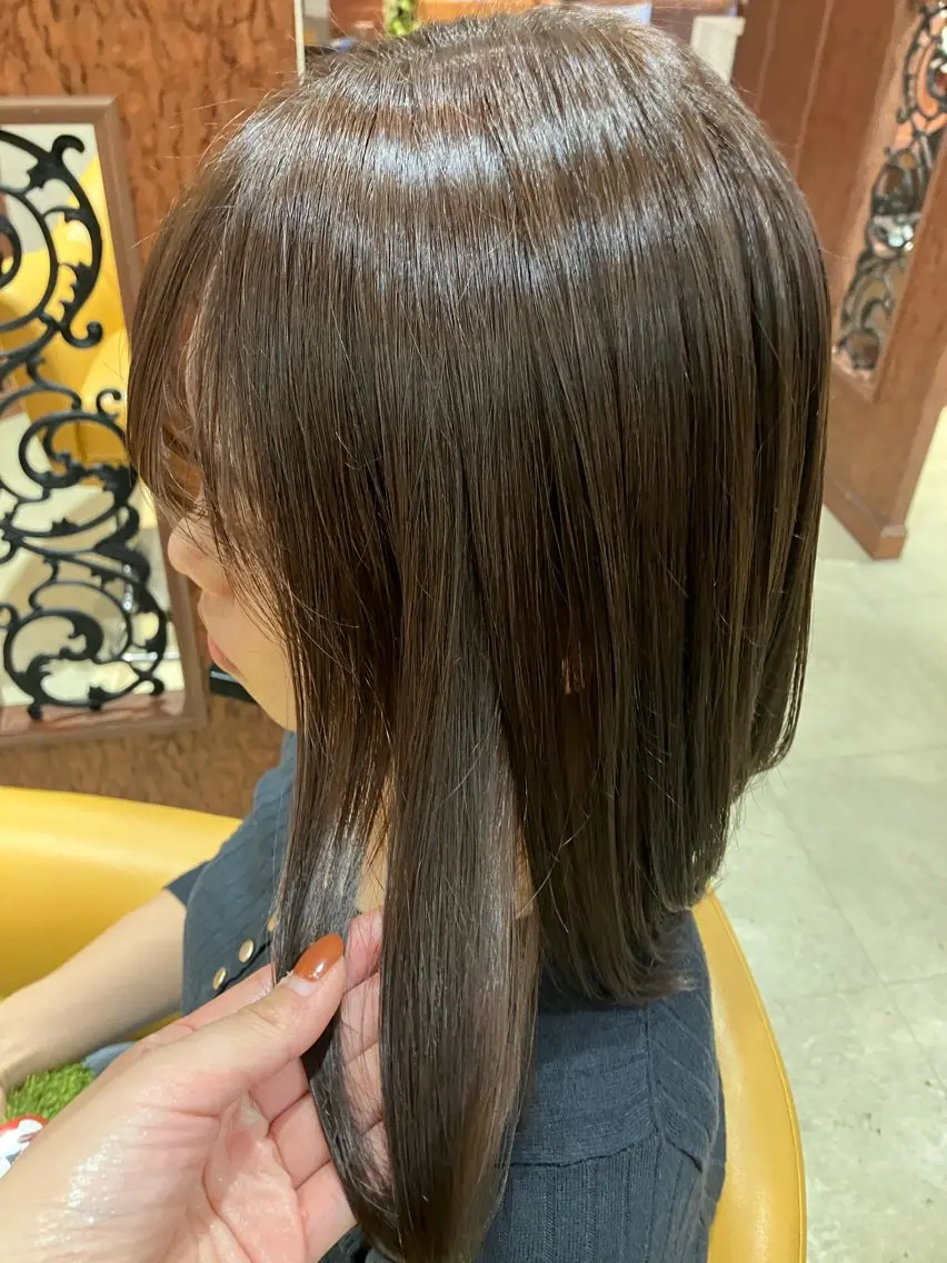 カラー 千坂 優奈のヘアスタイル