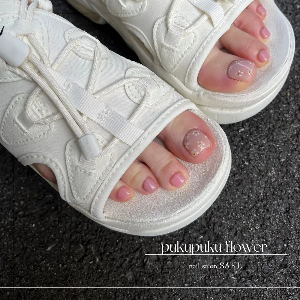 ネイル フットネイル ニュアンスネイル シンプルネイル SAKU nail 作島茜のネイルデザイン