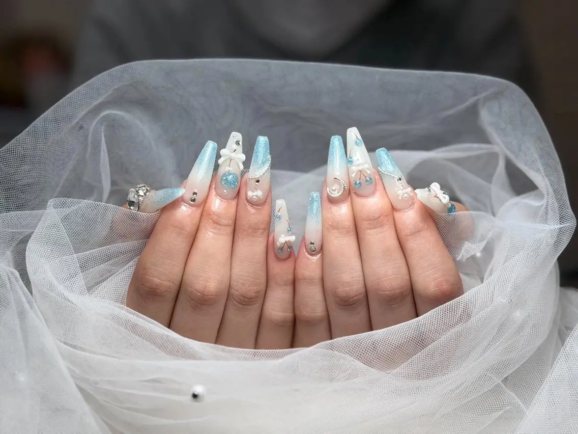 ネイル アートネイル 長さ出し ジェルネイル 韓国ネイル マグネットネイル ハンドネイル Cloudy Chan Nailのネイルデザイン