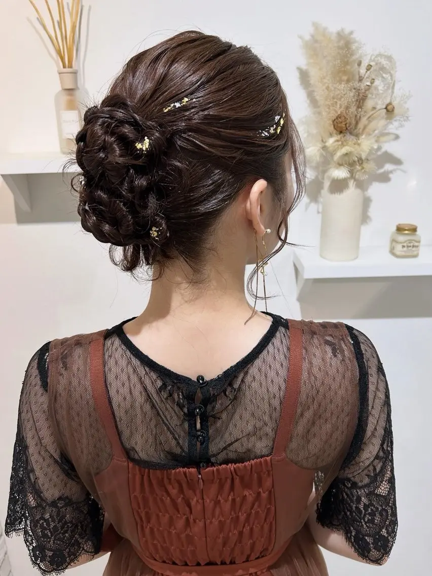 ヘアアレンジ お団子ヘア 奥出 祐菜のマツエク・マツパデザイン