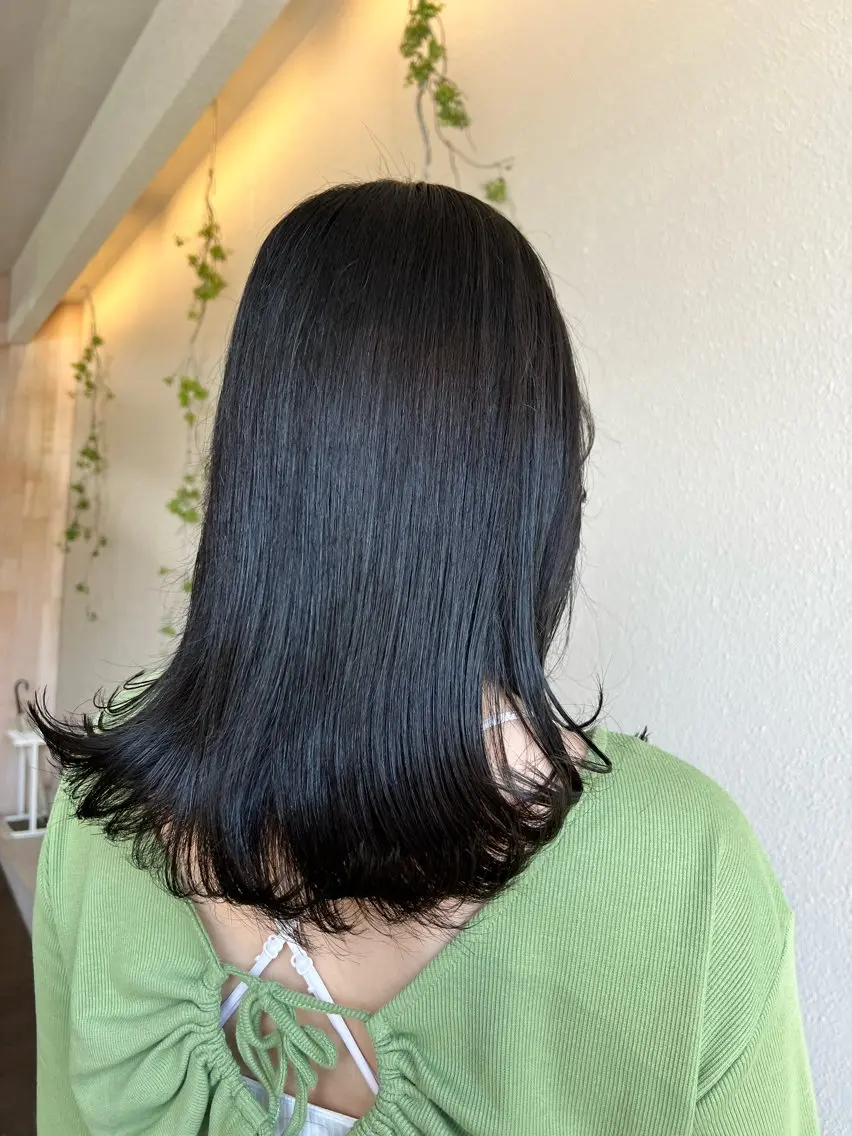 ミディアム カラー 黒髪 ブルーカラー ブルーブラック カット ヘアカラー 髪質改善／透明感 NAKAIEのヘアスタイル