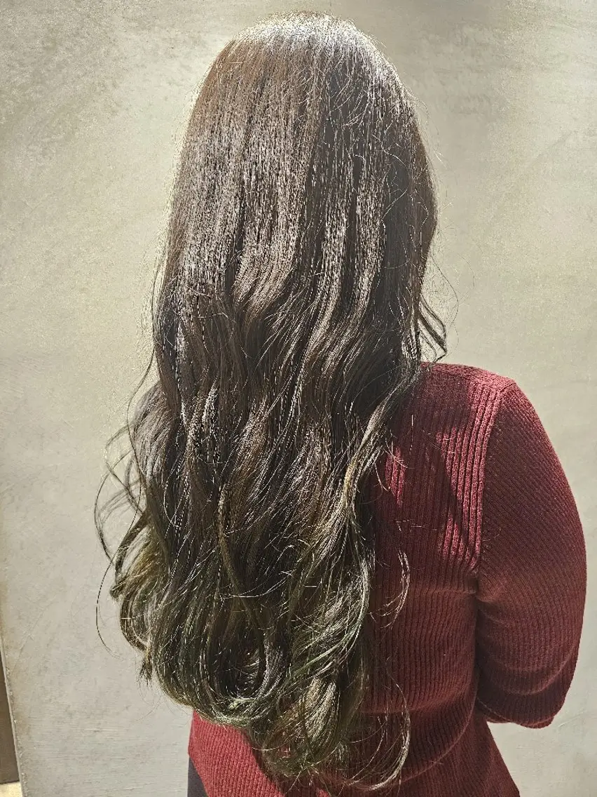 ロング カラー ブリーチ グラデーションカラー カット ヘアカラー 山口 そらのヘアスタイル