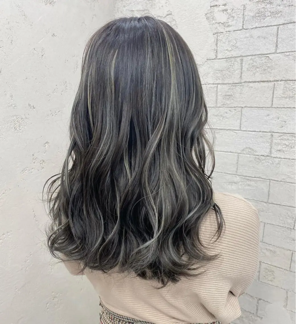 ロング ハイライト yuuna 🤎のヘアスタイル