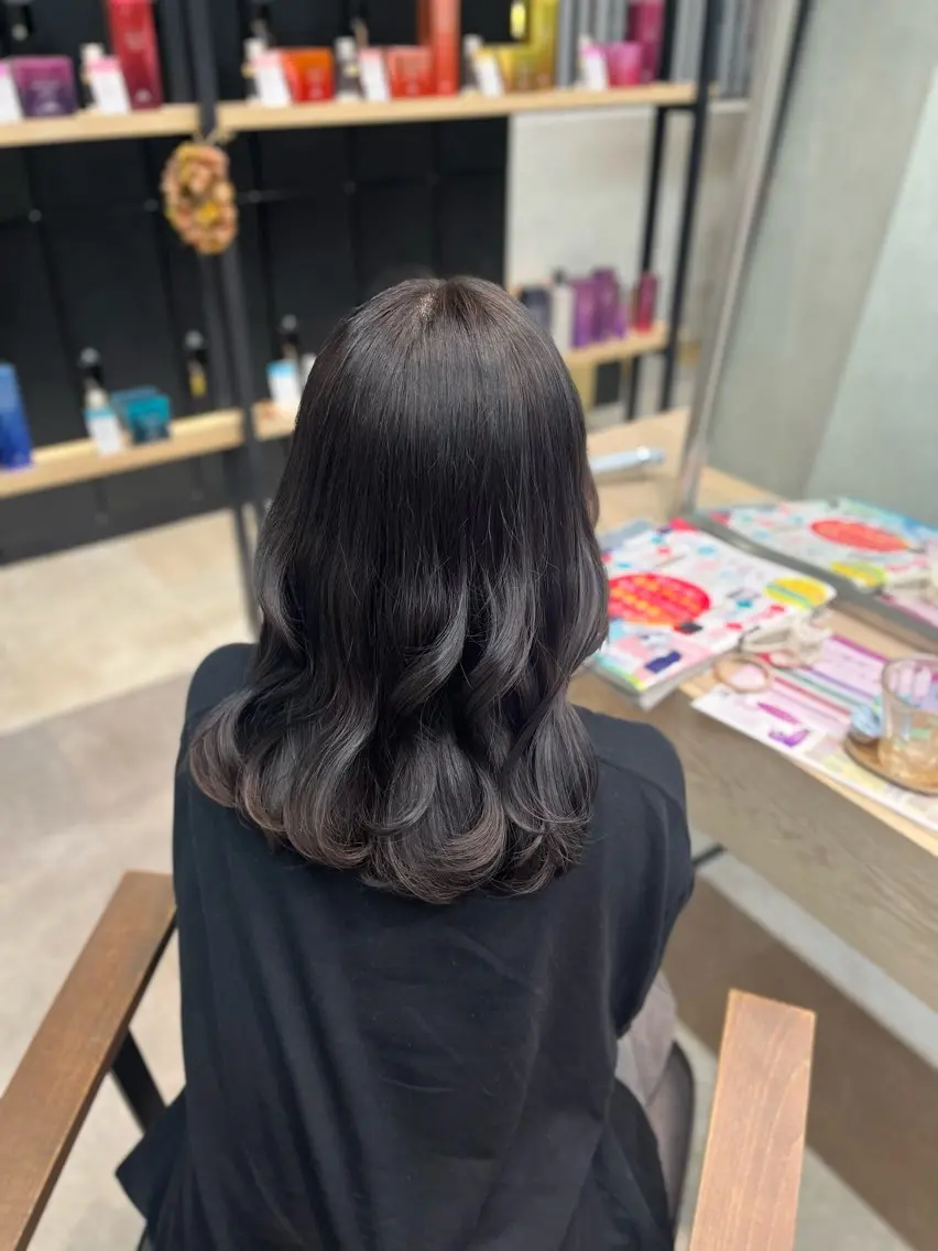 ミディアム 𝑴𝑰𝑨🎀赤髪 /ピンク/髪質改善のヘアスタイル