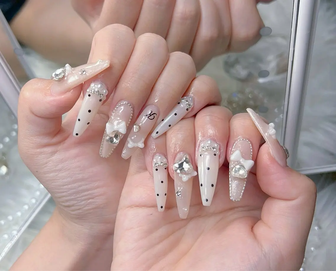 ネイル アートネイル オーロラネイル チークネイル 長さ出し フットネイル Miya _nailのネイルデザイン