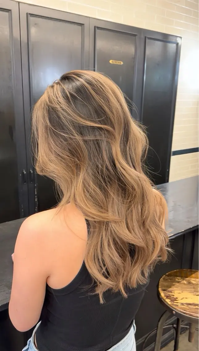 セミロング カラー バレイヤージュ ハイライトカラー ハイライト レイヤーカット ヘアカラー トリートメント 🇺🇸海外レイヤー /カラーGOのヘアスタイル