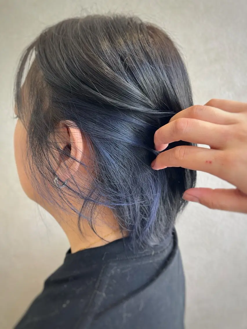 ショート カラー イヤリングカラー newi大分/ 磯部栞里／艶感カラーのヘアスタイル