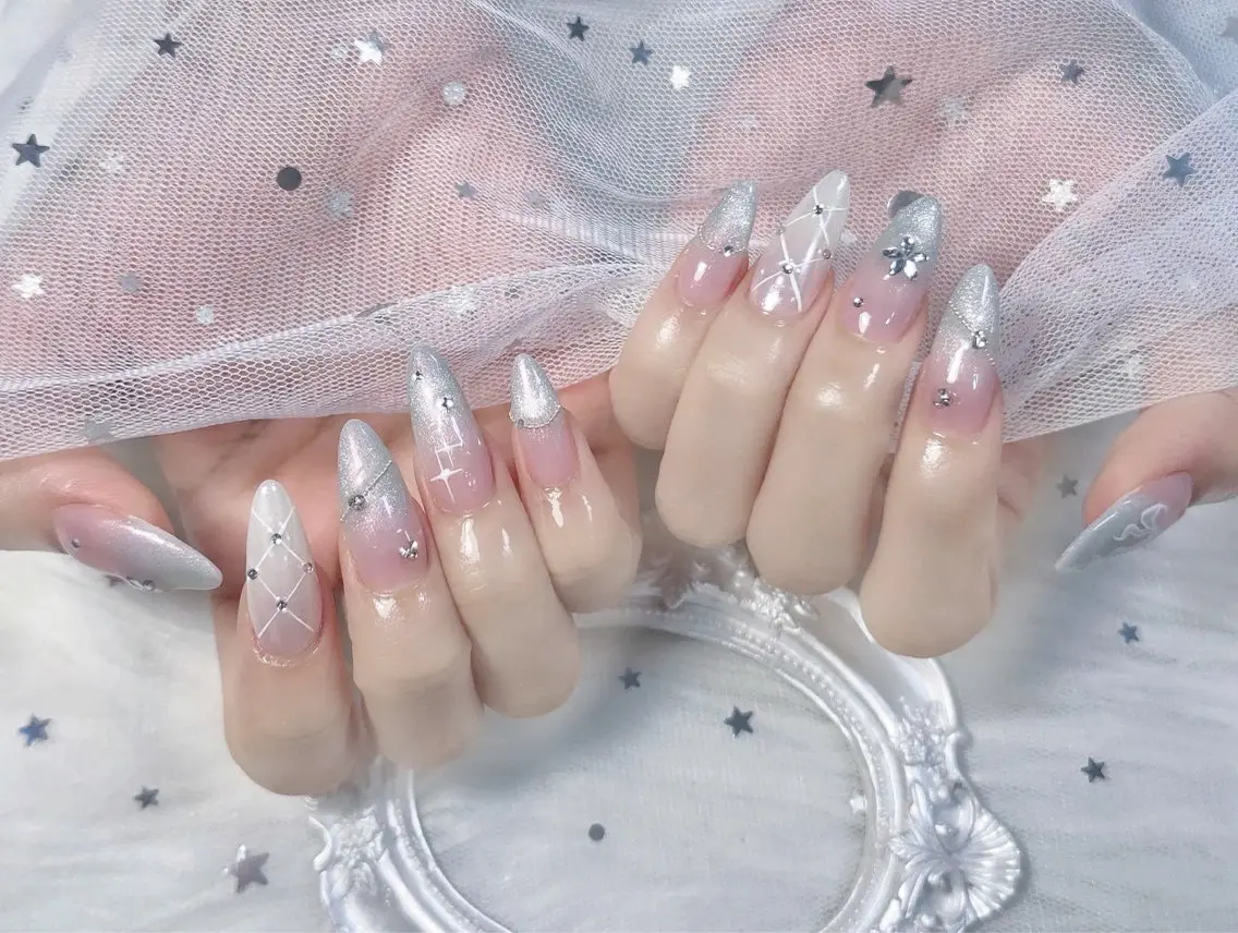 ネイル HIN NAILのネイルデザイン