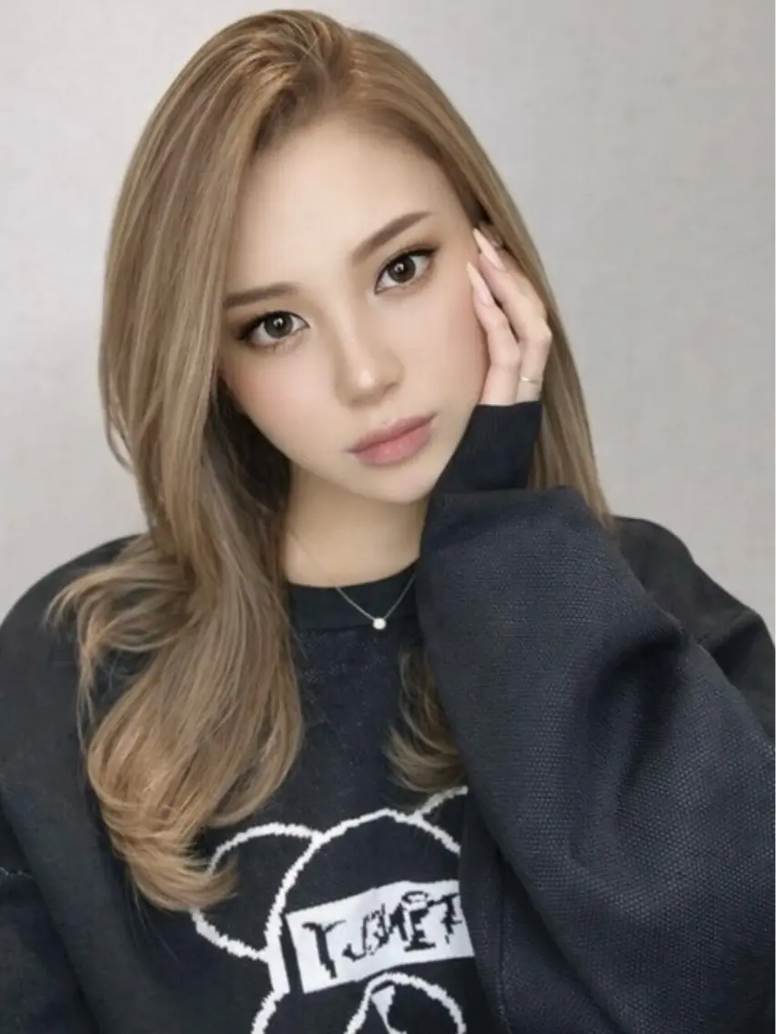 セミロング カラー ヘアアレンジ エクステ レイヤーカット ヘアカラー トリートメント vizz by el yts 北谷ブリーチのヘアスタイル