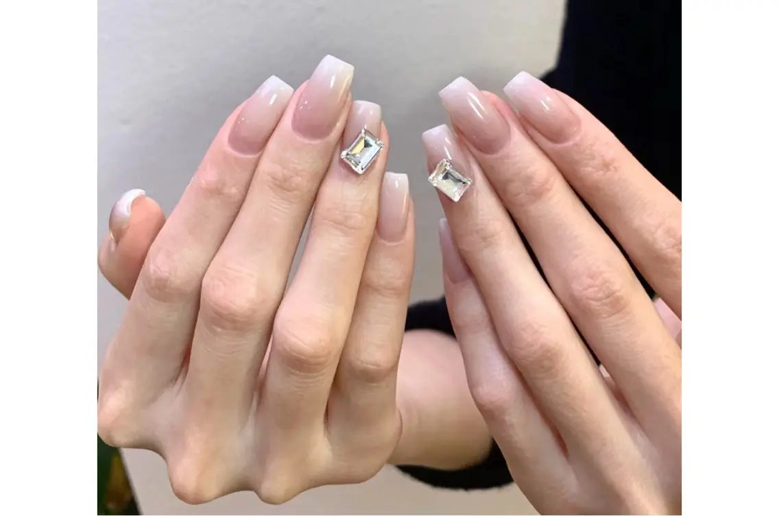 ネイル アートネイル オーロラネイル チークネイル フレンチネイル ガラスフレンチ 🎀🎀YooLi Nail Salonのネイルデザイン