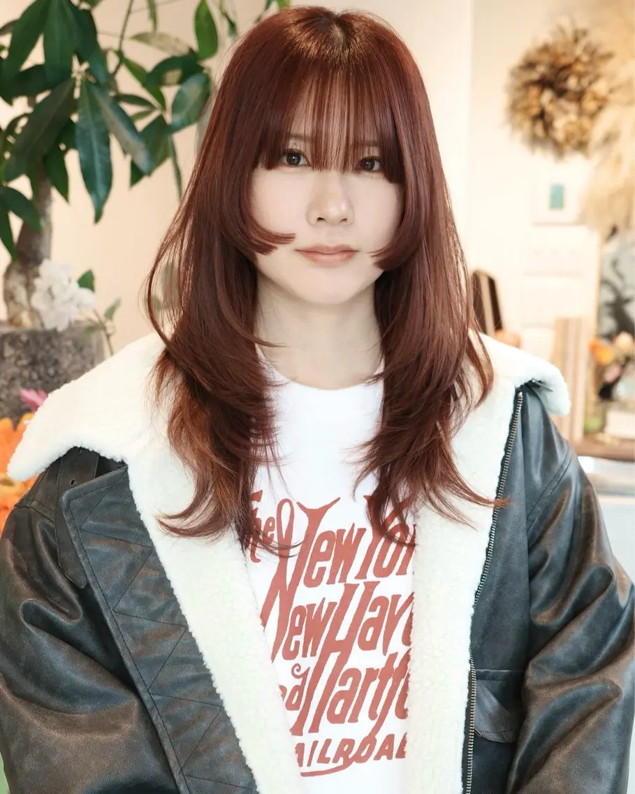 ロング カラー ロングレイヤー レイヤーカット ロング ヘアカラー トリートメント (h)wim ウィムのヘアスタイル