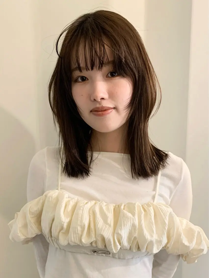 セミロング カラー ベージュカラー レイヤーカット カット ヘアカラー トリートメント 落合希 Olivebeigeのヘアスタイル